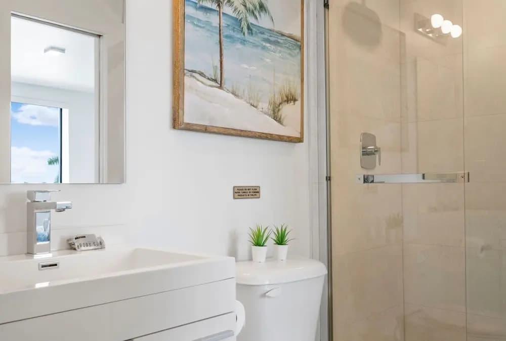 Miami Suite 304 - photo 17
