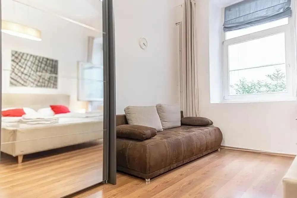 Bright 1BR Apt Perfect for Long Stays - photo 12