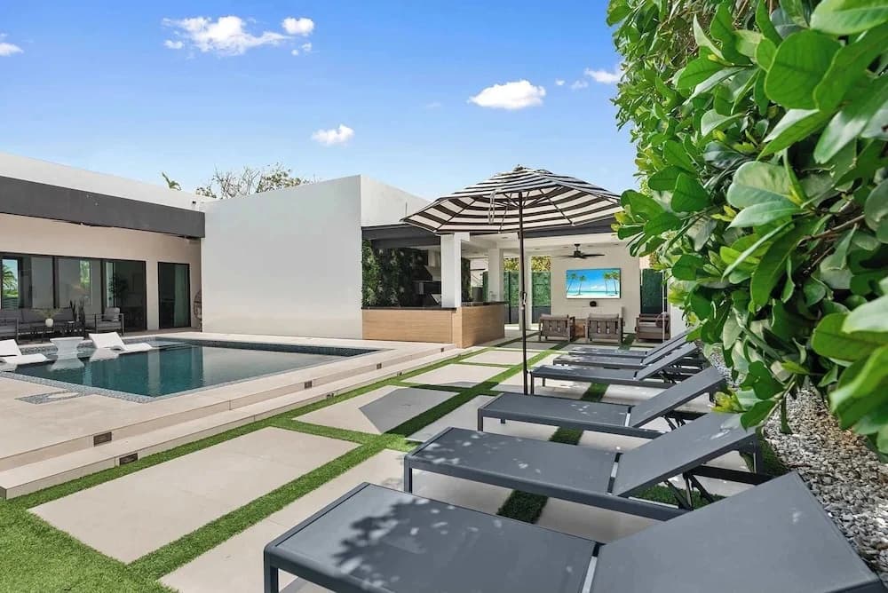 Villa Grace by Rove Travel Home W/pool & Jacuzzi - photo 20