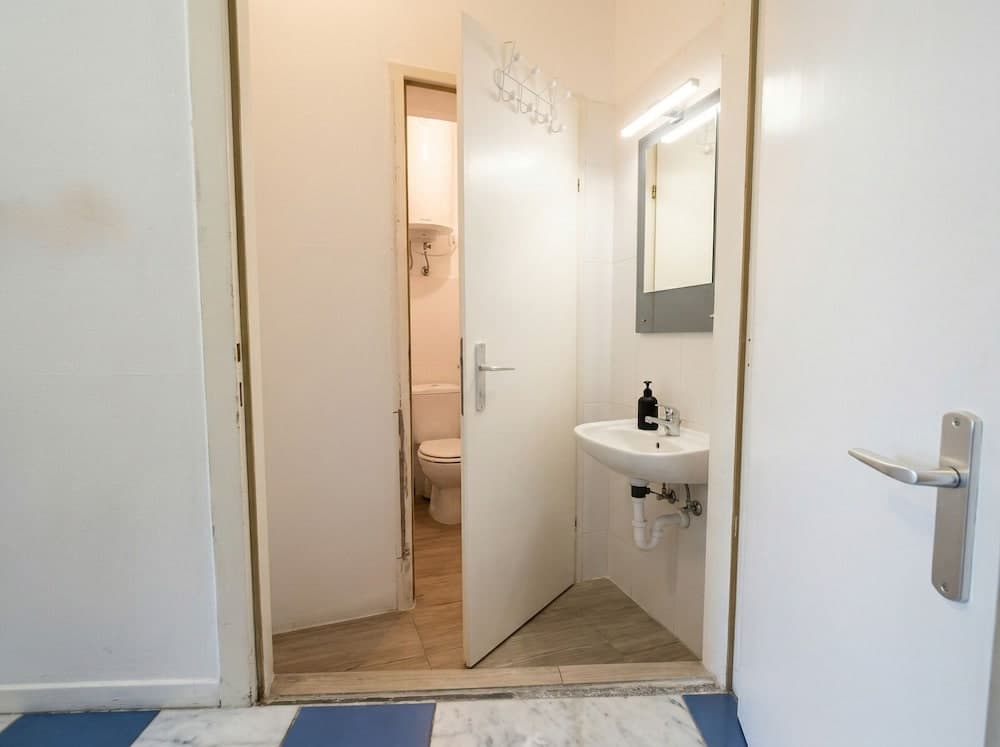 Central & Simple 1BR Apartment with WIFI - photo 6