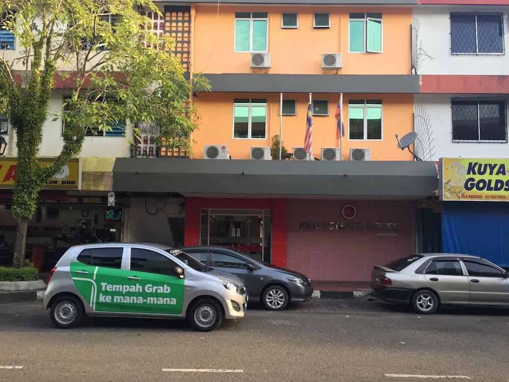 Red Tomato Hotel - main photo