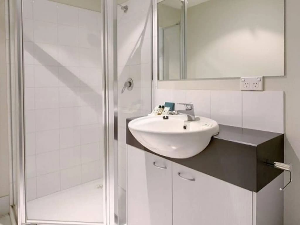 Plum Carlton Serviced Apartments - photo 7