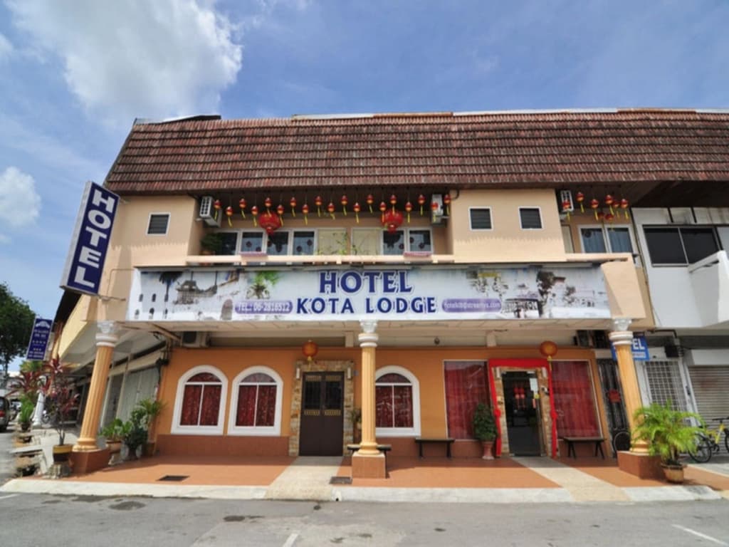 Kota Lodge Hotel - main photo