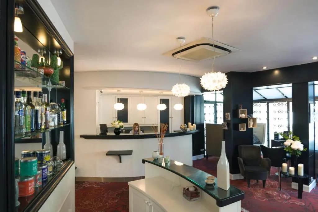 Hôtel Plaza Etoile - photo 16