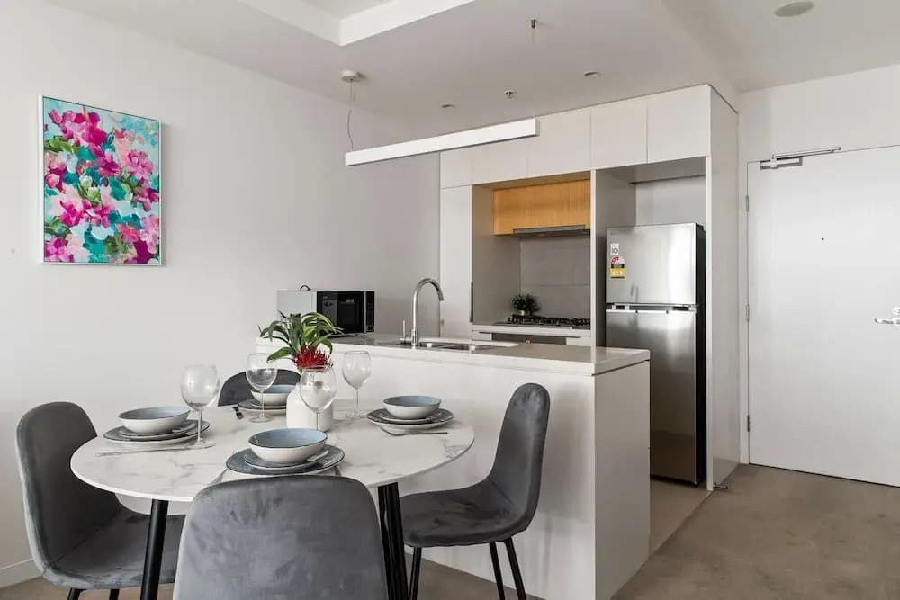 A Cozy 2BR Apt Next to The Yarra River - photo 13