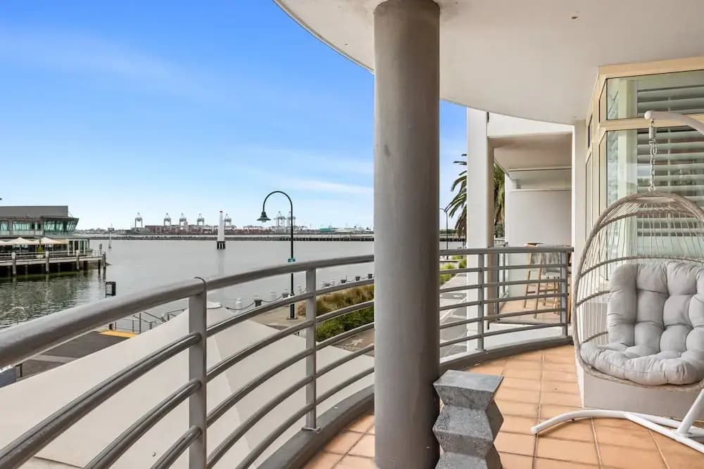 Scenic Beachside 3-bedroom With Water Views - photo 7