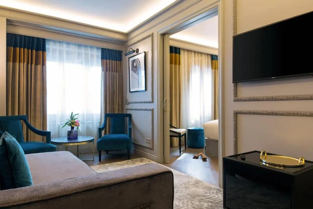 El Avenida Palace Hotel - photo 11