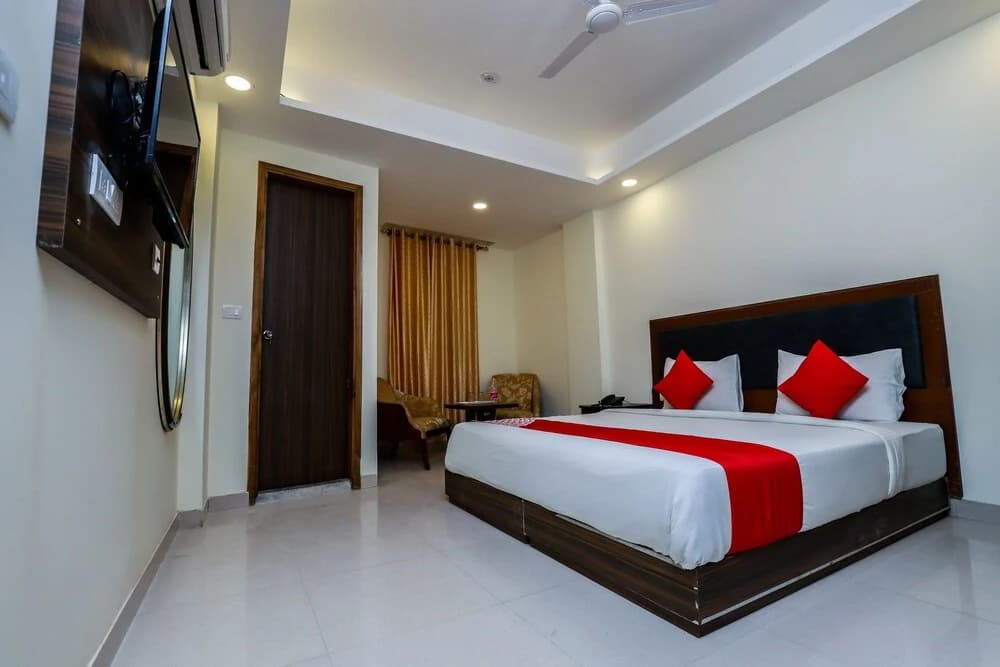 Hotel Krone Delhi - photo 2
