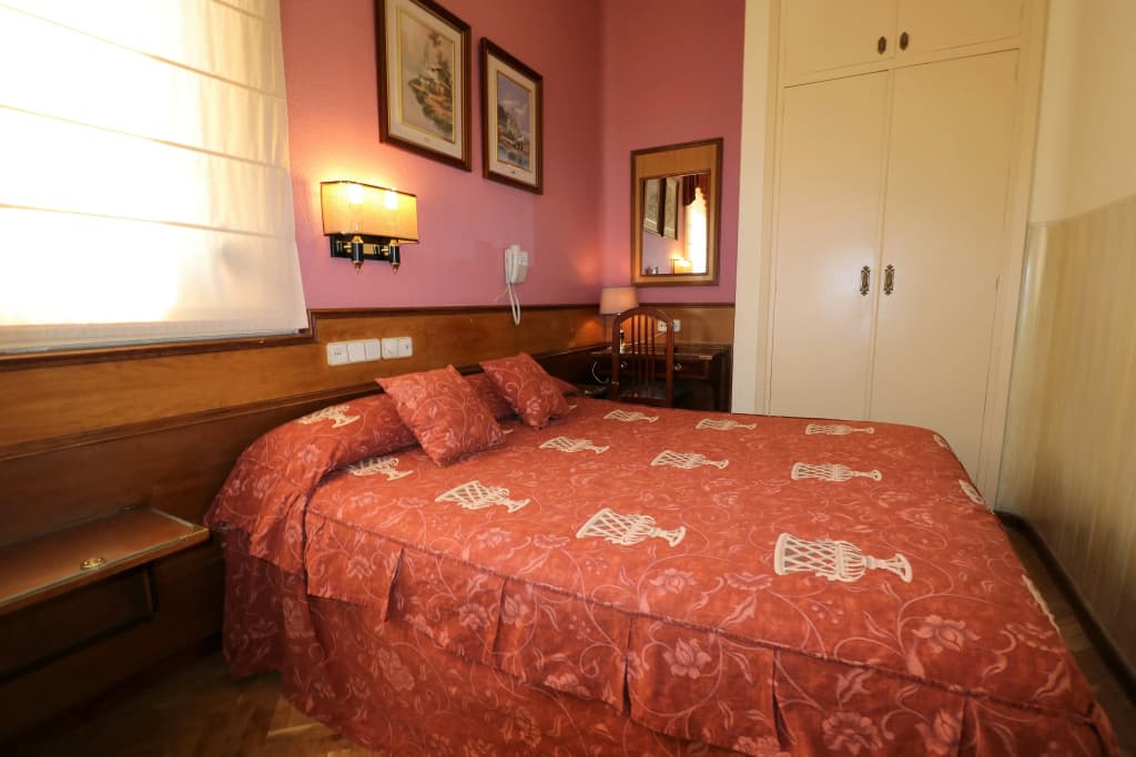 Hostal Hispano Argentino Gran Via - photo 7