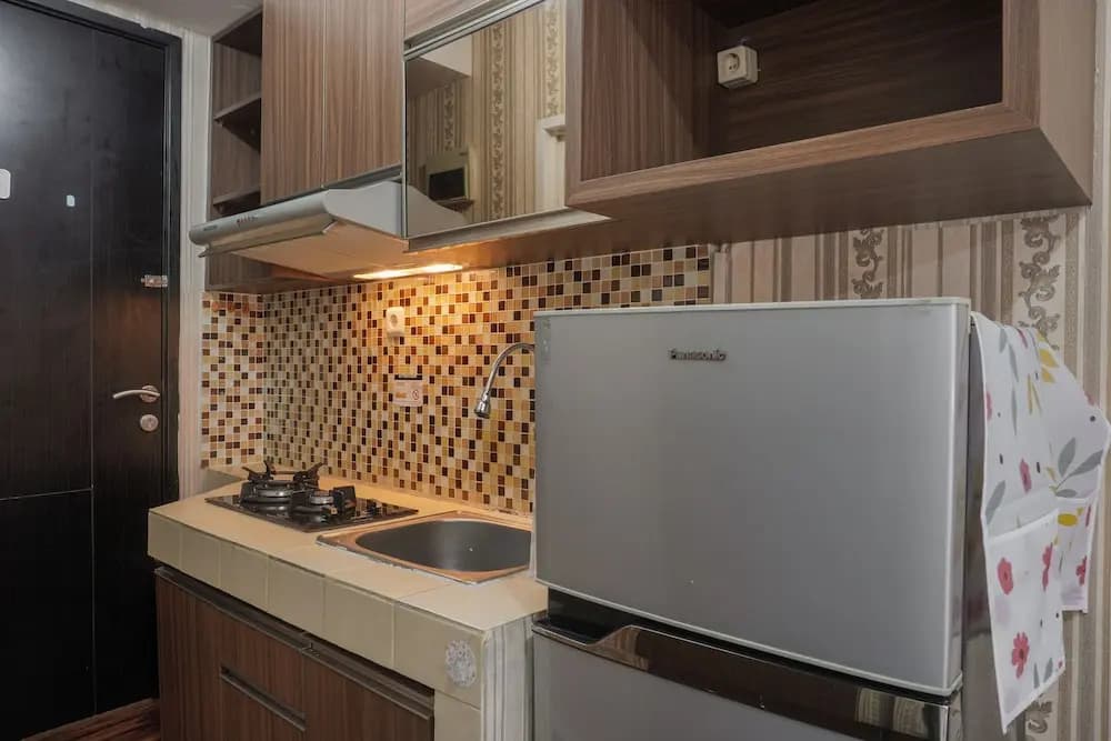 Cozy Living Studio Apartment At Belmont Residence Near Puri - photo 18
