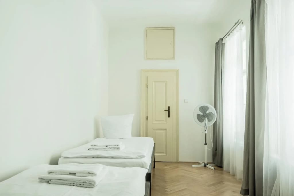 Charles Bridge Economic Hostel - photo 5