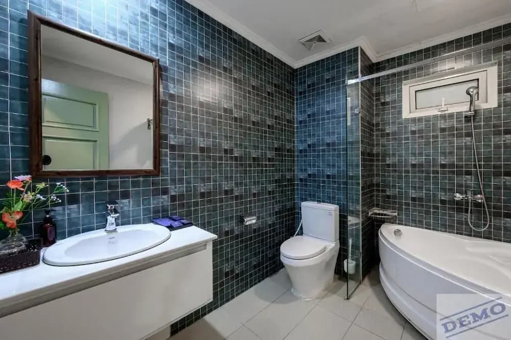 Luxe Paradise Suites Hotel Dich Vong Hau - photo 7