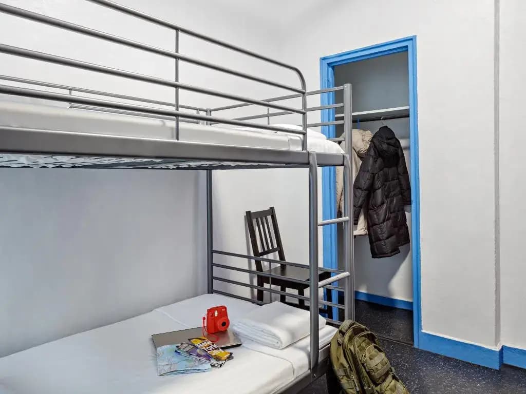Central Park West Hostel - photo 7