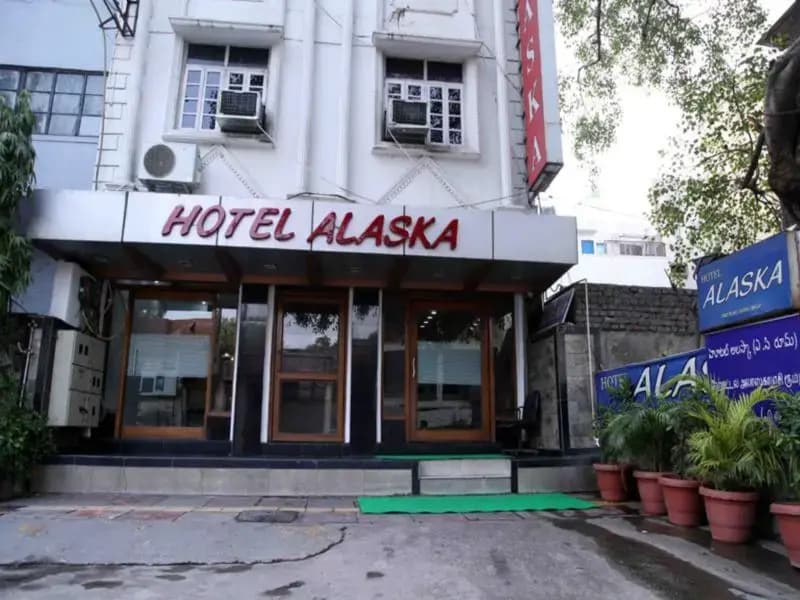 Hotel Alaska - photo 1