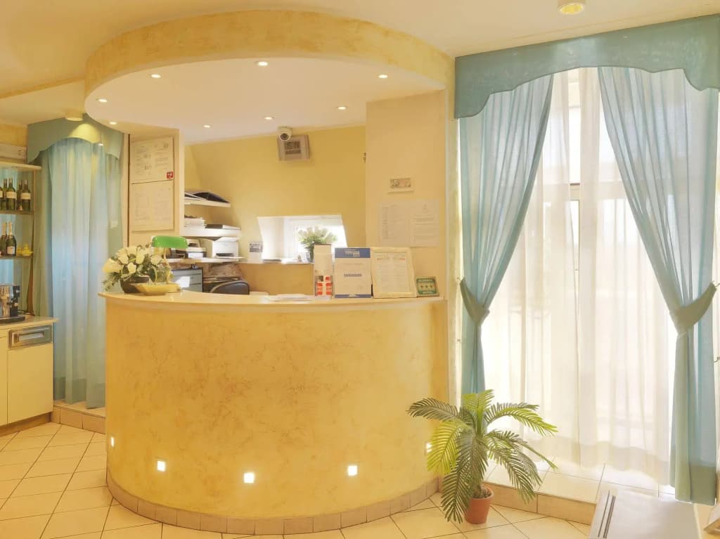 Hotel Arco Romana - photo 2