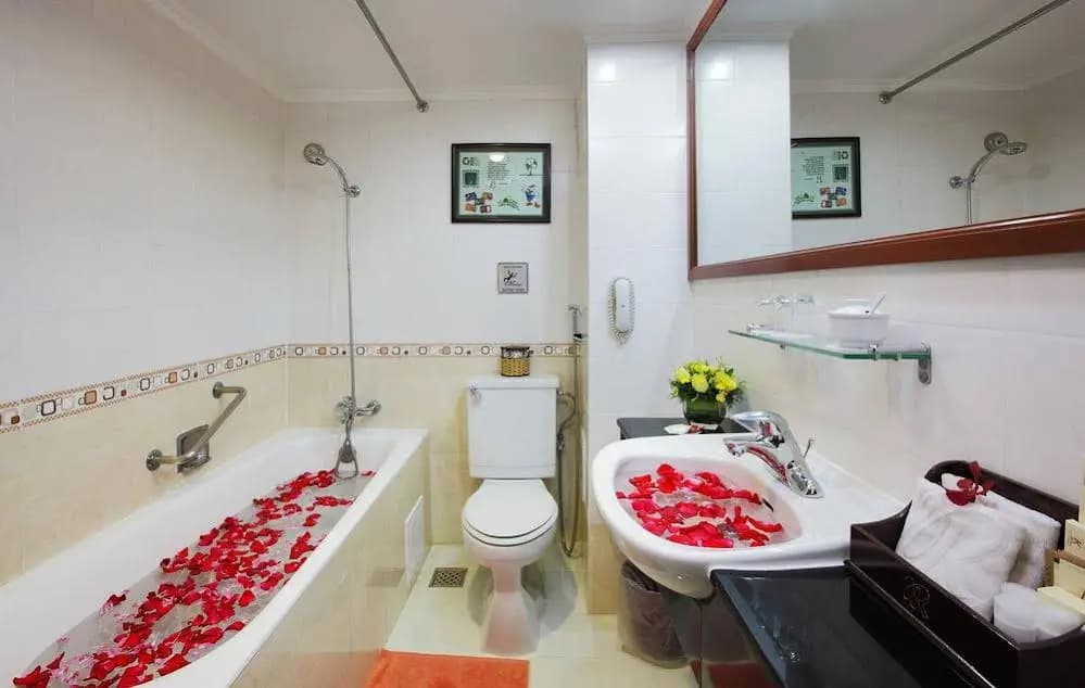 Royal Saigon - photo 8
