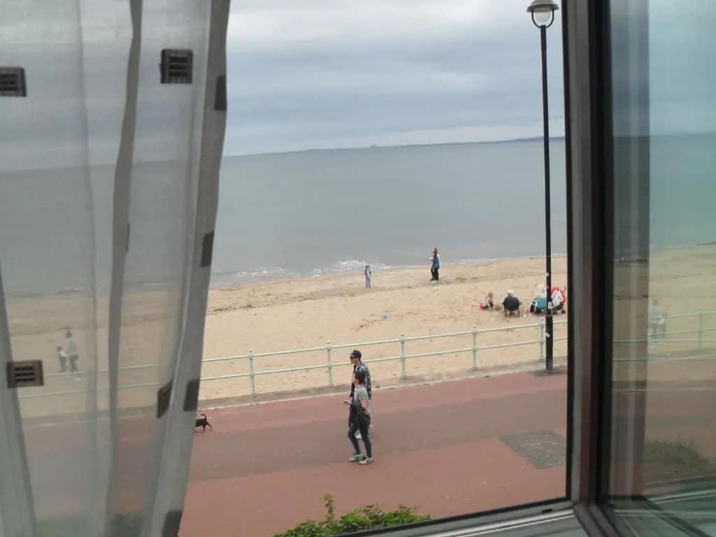 Edinburgh Beach View Apartment - photo 10