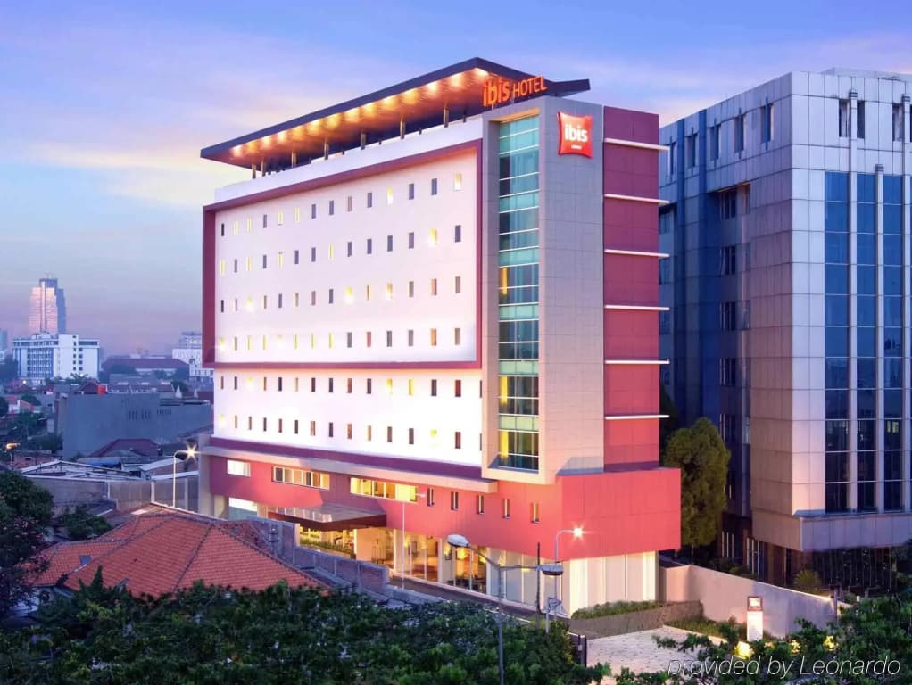 ibis Jakarta Senen - photo 1