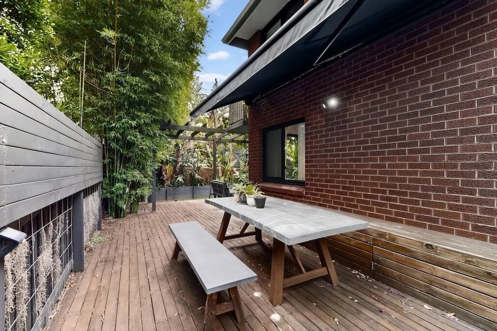 Sunlit 3-bed Coastal Stay With Private Deck - photo 11