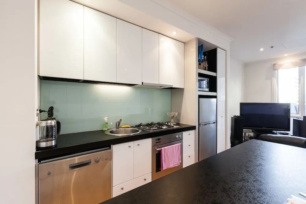CLAUDE, 2BDR Melbourne Apartment - photo 11