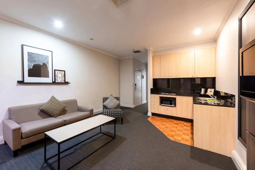 Chic 1-bedroom Apartment in Melbourne CBD - photo 1