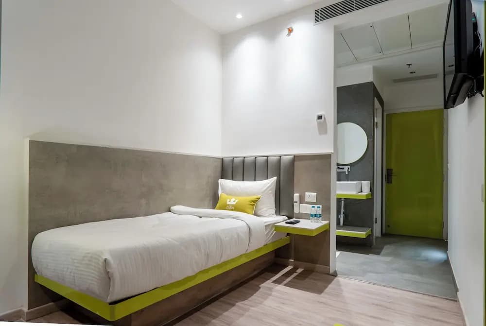 Hotel Le Roi Express Karol Bagh - photo 11