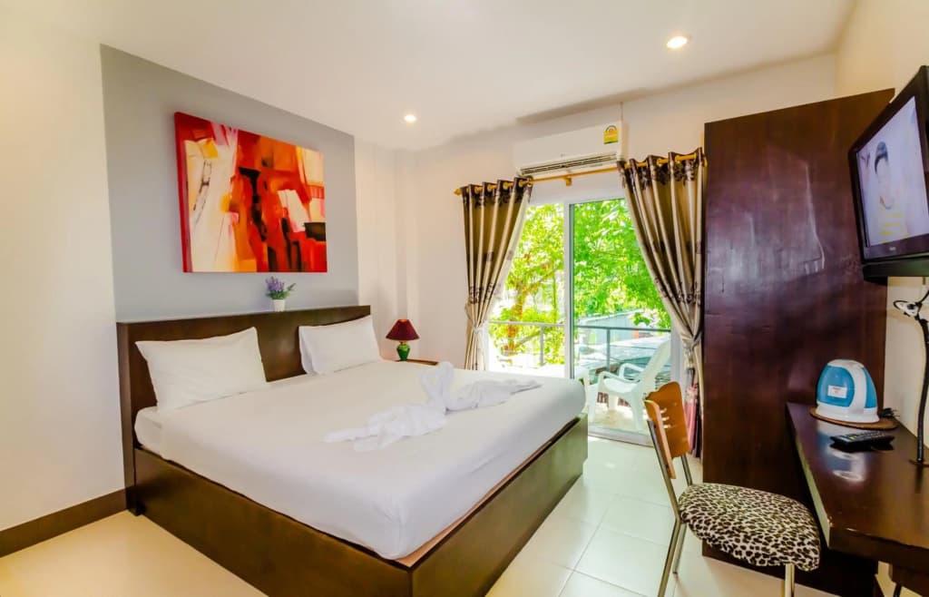Baan Yuyen Karon Guesthouse - photo 2