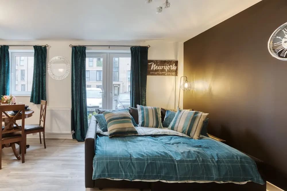 Modern 2 Bed Apartment in Central City - photo 16
