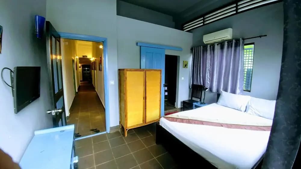 The 84 Hotel ( River Queen ) - photo 6