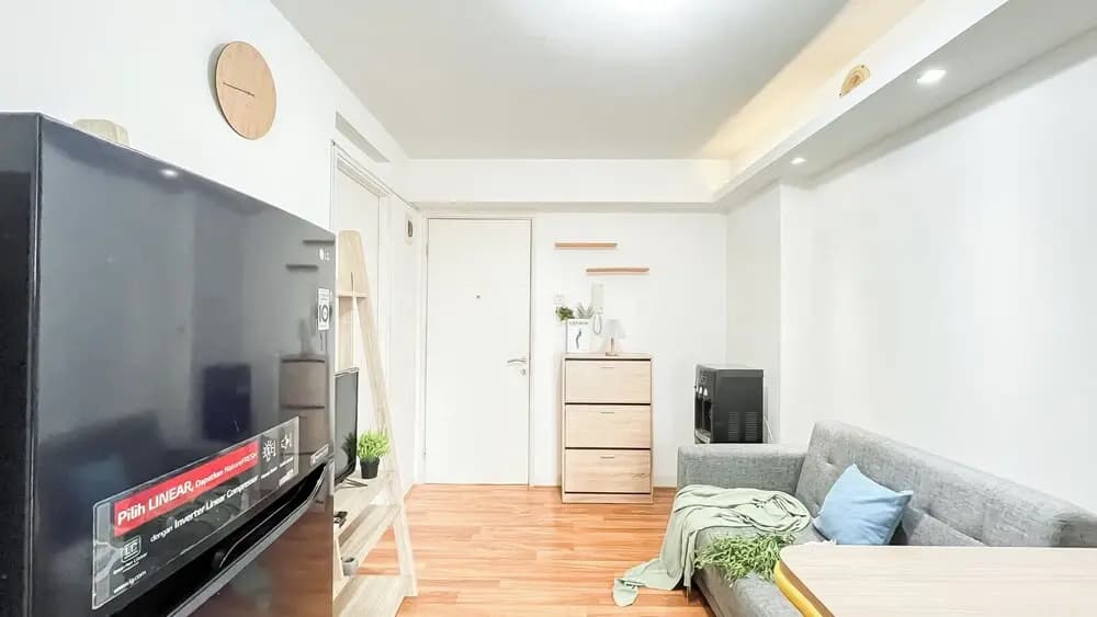 Warm And Comfy 2Br At Bassura City Apartment - photo 9