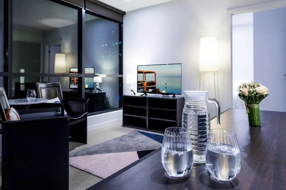 Accommodating Luxuries - CBD Apartment - photo 4