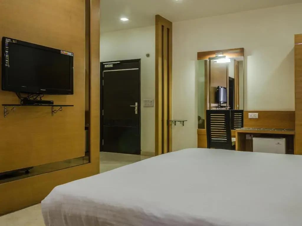 Hotel Metropolitan Karol Bagh - photo 14