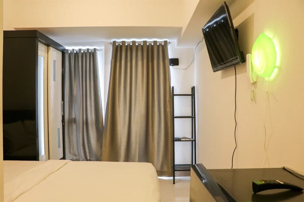 Comfy And Simply Studio Tokyo Riverside Pik 2 Apartment - photo 4