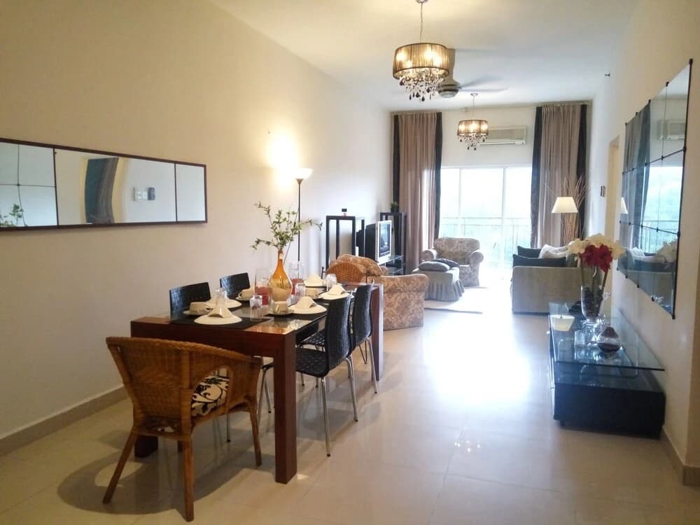 Windsor Tower Serviced Apartment - photo 6