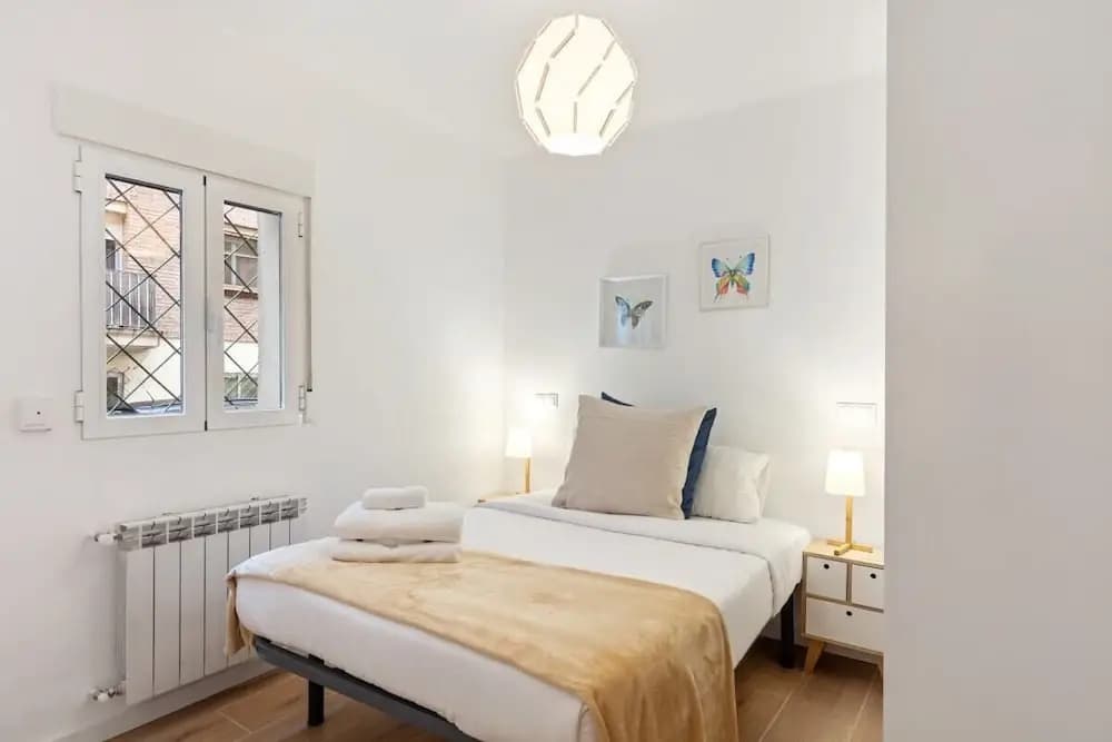 Bright & Modern Two Bed Apartment in Madrid - photo 7