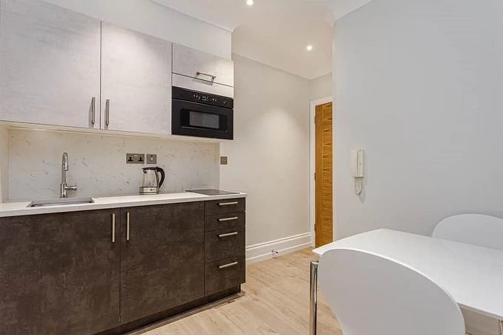 Alexander Apartments - photo 11