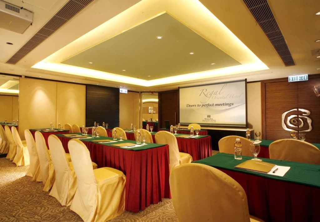 Regal Oriental Hotel - photo 15