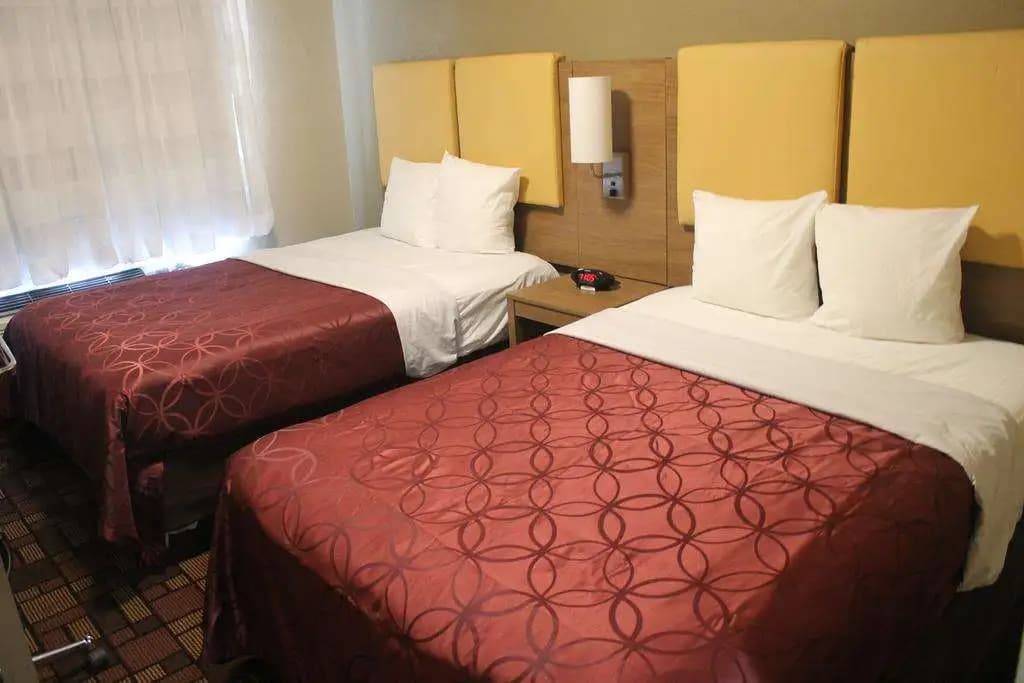 Days Inn by Wyndham Brooklyn Borough Park - photo 4