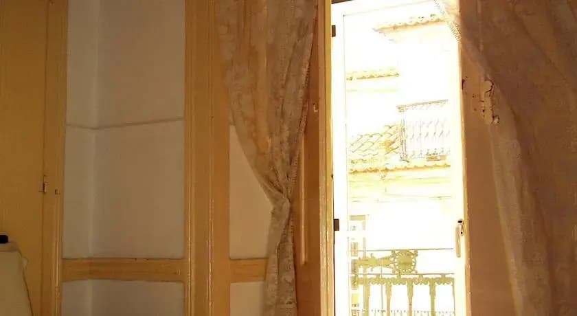 Pensão Moderna Lda - photo 1