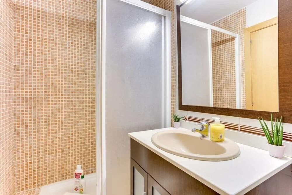 Amazing 3 Bed Close to the Beach - photo 6