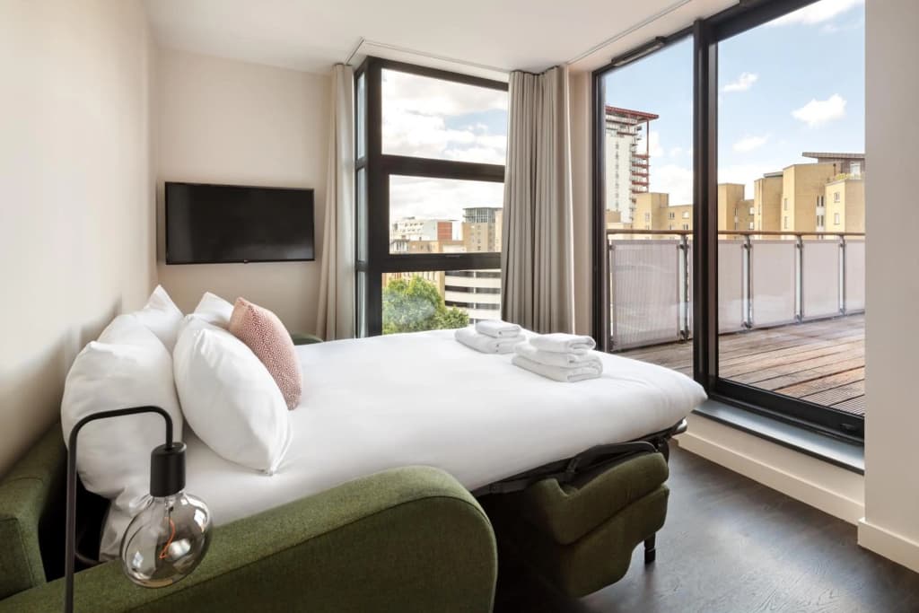 Marlin Apartments Canary Wharf - photo 23