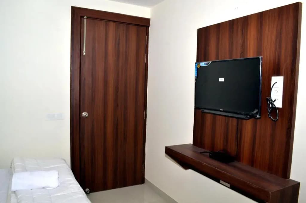 OYO 80949 Hotel Glace - photo 5