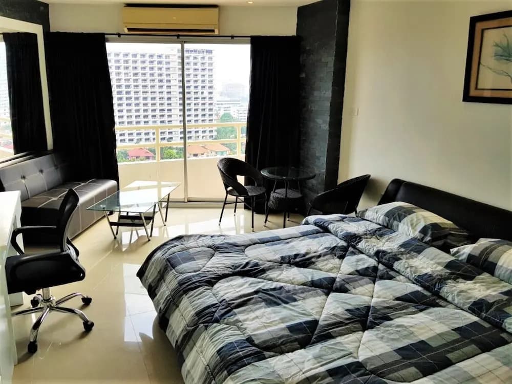 11th Floor Studio at View Talay 1 - photo 2