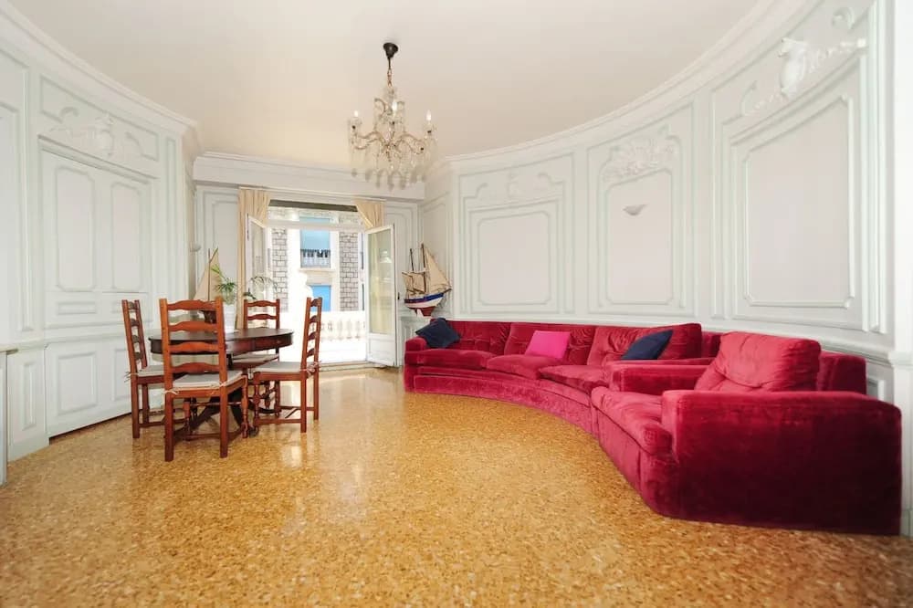 Royal Negresco - 5 Stars Holiday House - photo 5