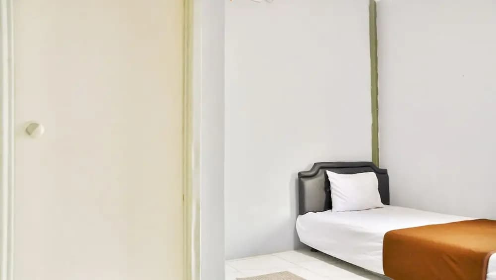 ZEN Rooms Basic near Kota Kasablanka - photo 13