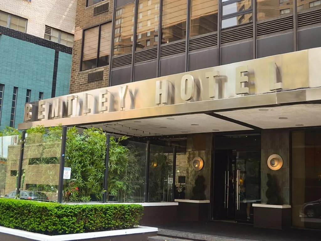 Bentley Hotel - photo 1