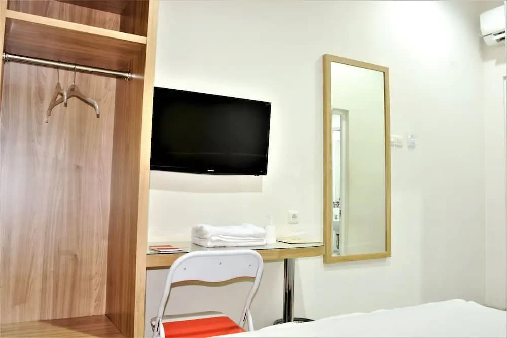 ZEN Rooms Basic Pegangsaan Kelapa Gading - photo 7