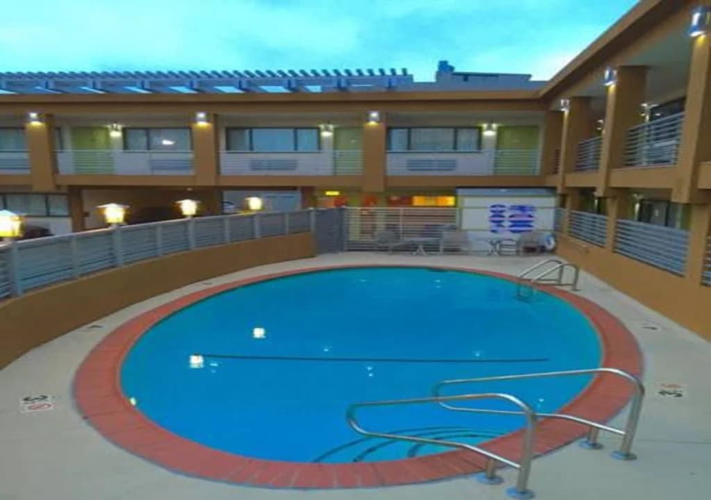 Civic Center Motor Inn - photo 10