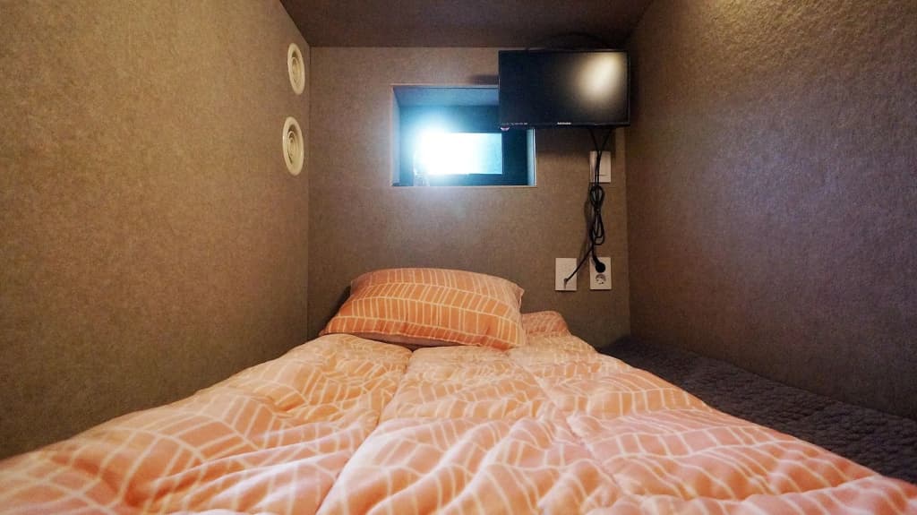 Capsule Hotel Majung - photo 2