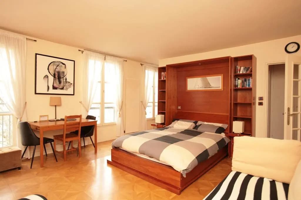 Studio With View OF Notre Dame (139) - main photo
